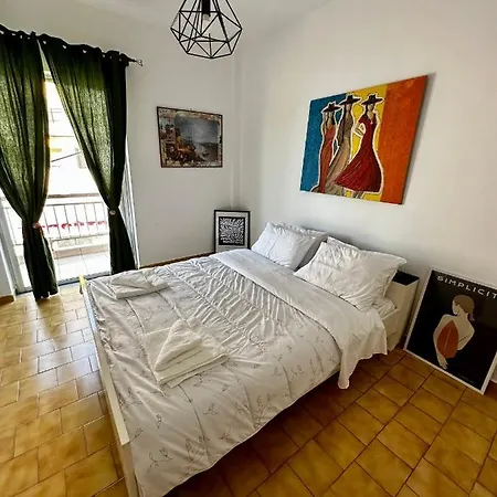 Sunflower Apartment *